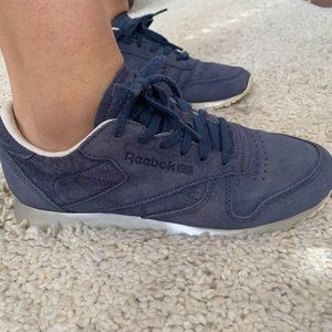 REEBOK NAVY SUEDE CLASSIC SNEAKERS SIZE 7US/37.5 EU